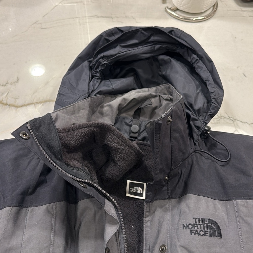North face ski jacket - image 5